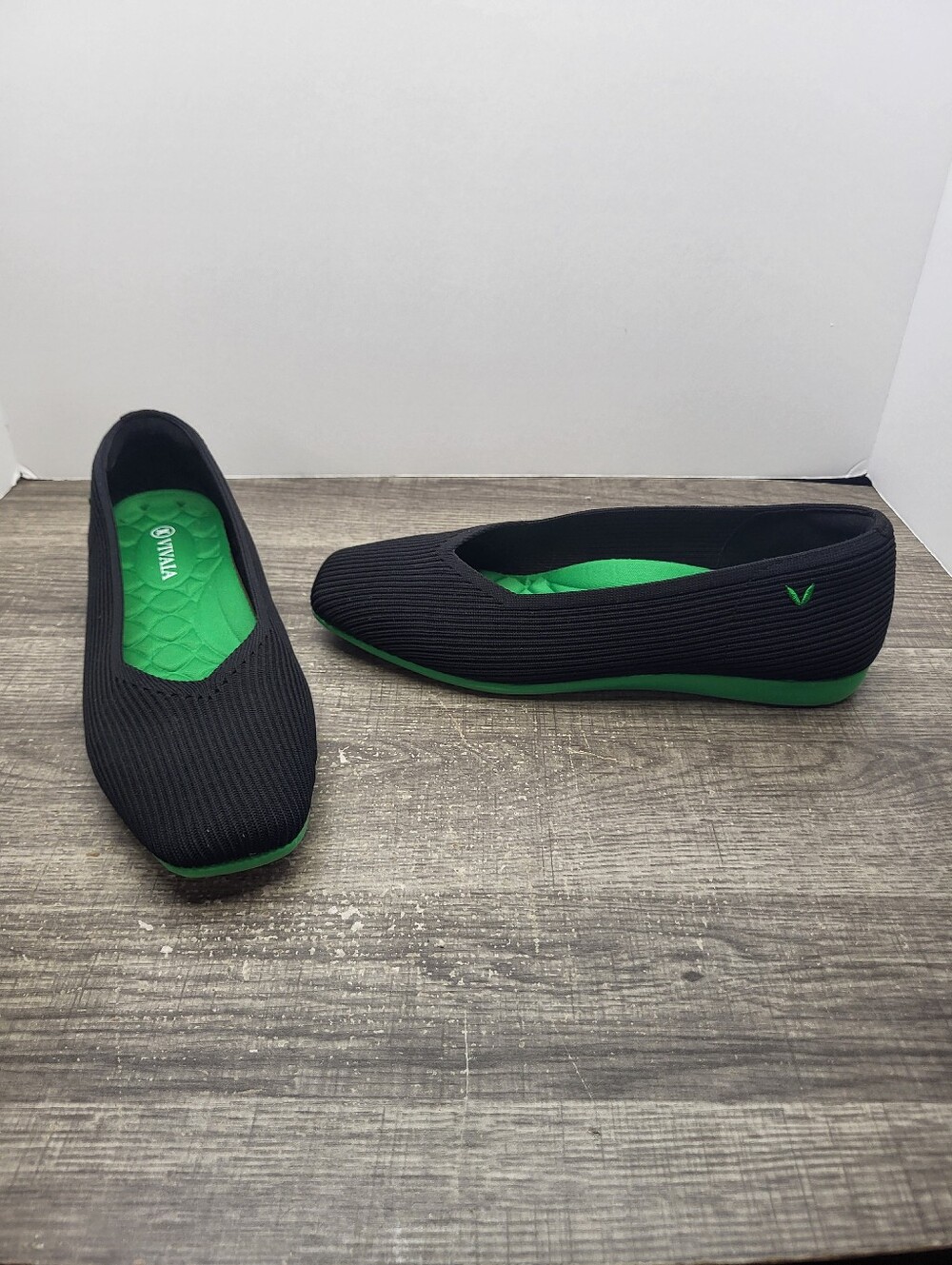 VIVAIA Square-Toe V-Cut Flats Margot Walker 37.5EU 7 US Black Slip-On